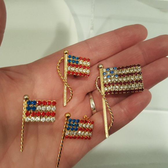 4 USA Flag Pins - Picture 5 of 5